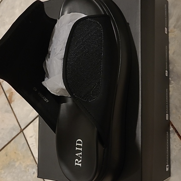 RAID Chunky Slides - Picture 2 of 3